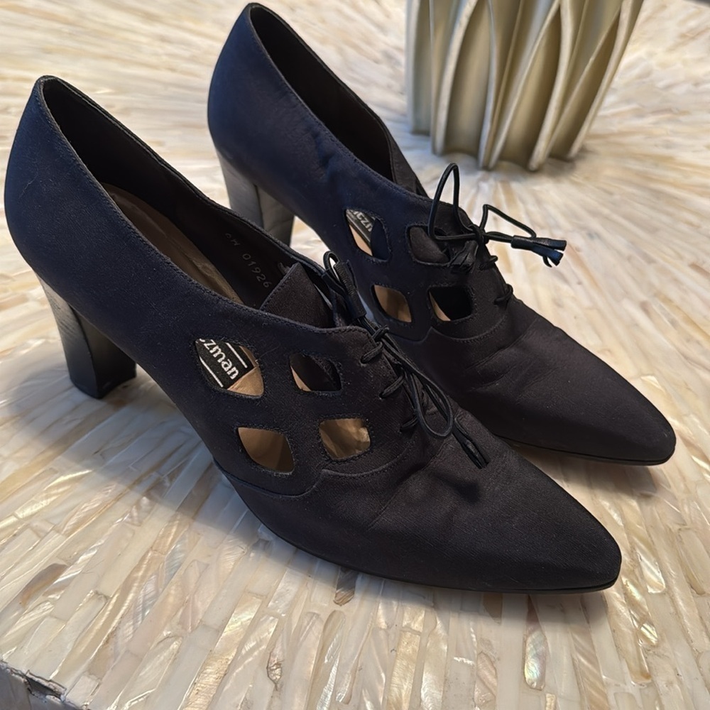 STUART WEITZMAN BLACK LACE UP LOW HEELS 8.5N